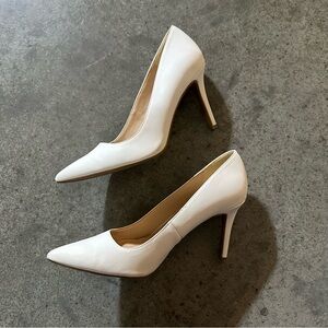 White pumps size 7.5
